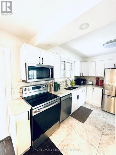 51 Almond Road, London, ON - Indoor Photo Showing Kitchen With Double Sink