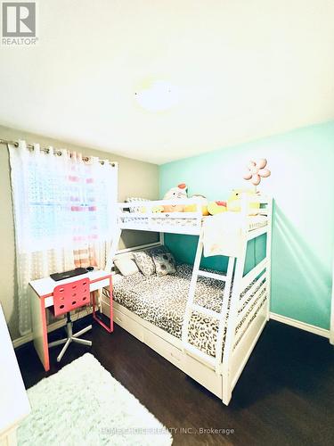 51 Almond Road, London, ON - Indoor Photo Showing Bedroom