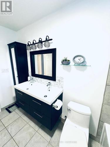 51 Almond Road, London, ON - Indoor Photo Showing Bathroom