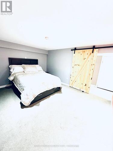 51 Almond Road, London, ON - Indoor Photo Showing Bedroom