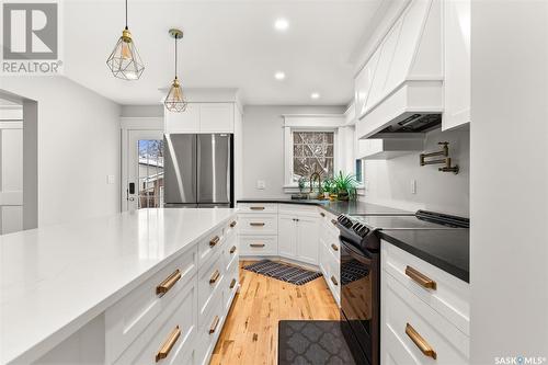 3037 Mccallum Avenue, Regina, SK - Indoor Photo Showing Kitchen With Upgraded Kitchen