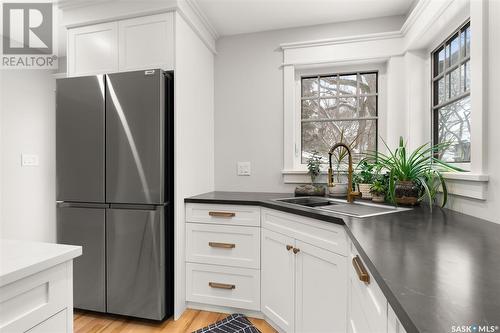 3037 Mccallum Avenue, Regina, SK - Indoor Photo Showing Kitchen With Double Sink