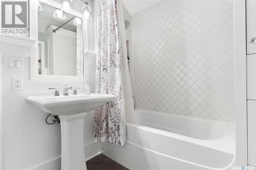 3037 Mccallum Avenue, Regina, SK - Indoor Photo Showing Bathroom