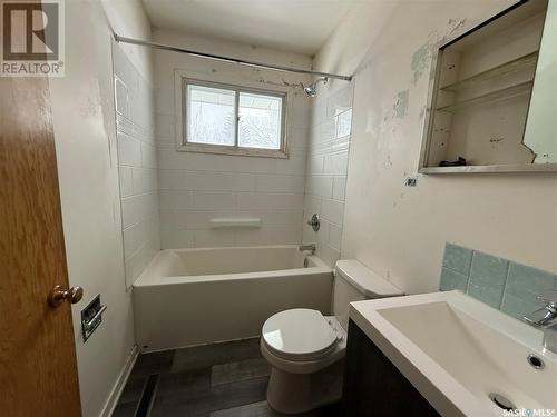 53 Langley Street, Regina, SK - Indoor Photo Showing Bathroom