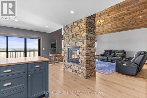 754 Cope Road, Welland (765 - Cooks Mills), ON - Indoor Photo Showing Living Room With Fireplace