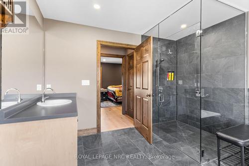 754 Cope Road, Welland (765 - Cooks Mills), ON - Indoor Photo Showing Bathroom