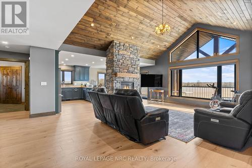 754 Cope Road, Welland (765 - Cooks Mills), ON - Indoor Photo Showing Living Room With Fireplace