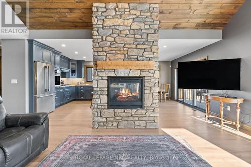 754 Cope Road, Welland (765 - Cooks Mills), ON - Indoor Photo Showing Living Room With Fireplace