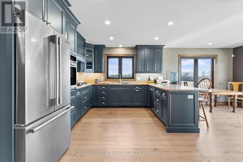 754 Cope Road, Welland (765 - Cooks Mills), ON - Indoor Photo Showing Kitchen With Double Sink With Upgraded Kitchen