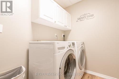 7989 Paddock Trail Drive, Niagara Falls (213 - Ascot), ON - Indoor Photo Showing Laundry Room