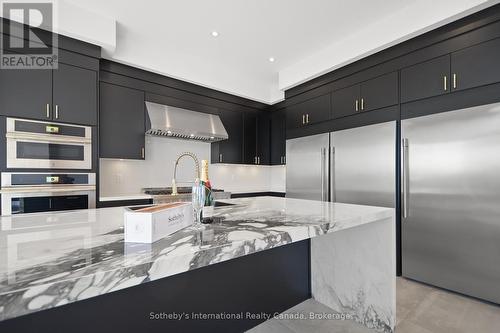 101 Sladden Court, Blue Mountains (Thornbury), ON - Indoor Photo Showing Kitchen With Stainless Steel Kitchen With Upgraded Kitchen