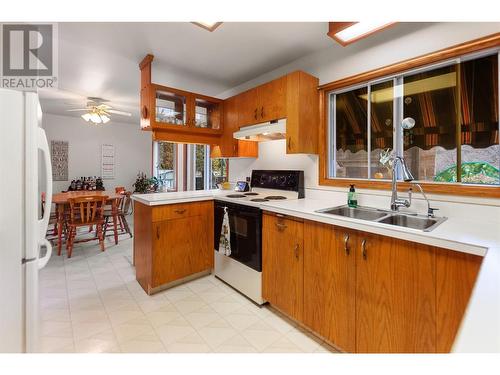 903 Newton Drive, Penticton, BC - Indoor Photo Showing Kitchen With Double Sink