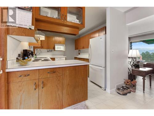 903 Newton Drive, Penticton, BC - Indoor Photo Showing Kitchen