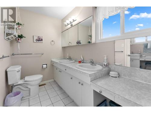 903 Newton Drive, Penticton, BC - Indoor Photo Showing Bathroom