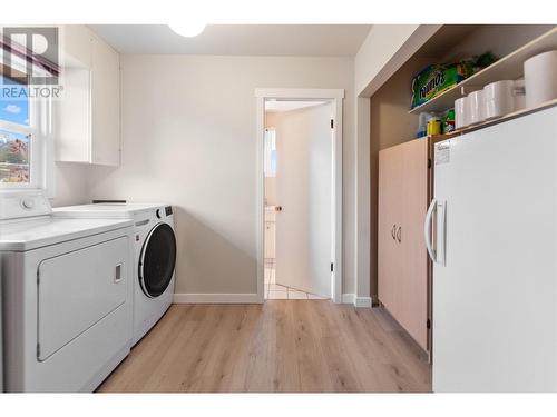 903 Newton Drive, Penticton, BC - Indoor Photo Showing Laundry Room