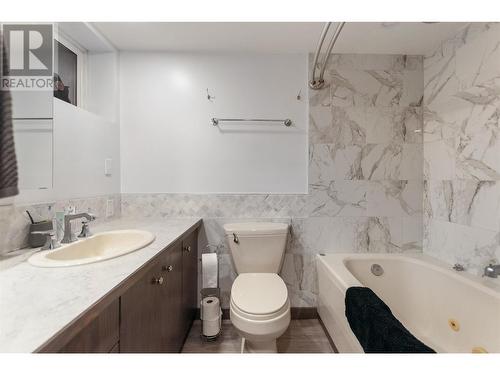 903 Newton Drive, Penticton, BC - Indoor Photo Showing Bathroom