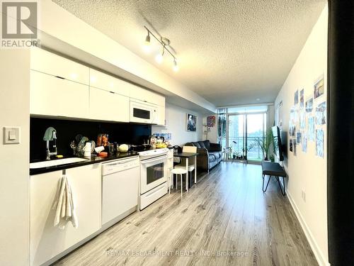 1510 - 21 Iceboat Terrace, Toronto, ON - Indoor Photo Showing Kitchen