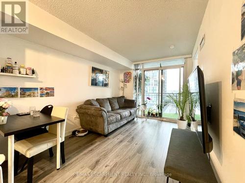 1510 - 21 Iceboat Terrace, Toronto, ON - Indoor Photo Showing Living Room