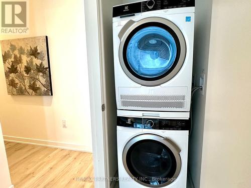 1209 - 138 Downes Street, Toronto, ON - Indoor Photo Showing Laundry Room