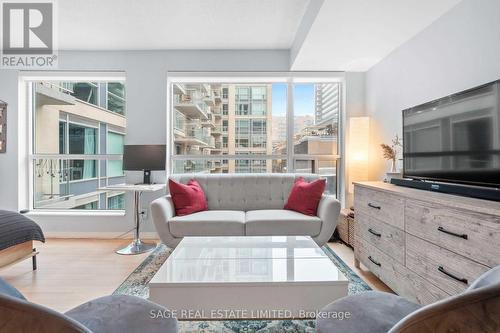 504 - 230 King Street E, Toronto, ON - Indoor Photo Showing Living Room