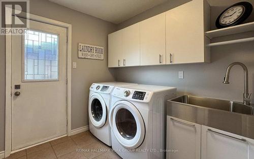 7 Beckett Avenue, East Gwillimbury, ON - Indoor Photo Showing Laundry Room