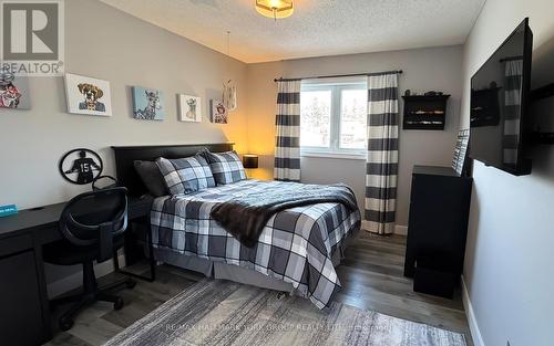 7 Beckett Avenue, East Gwillimbury, ON - Indoor Photo Showing Bedroom