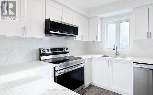 7 Beckett Avenue, East Gwillimbury, ON - Indoor Photo Showing Kitchen With Stainless Steel Kitchen With Upgraded Kitchen