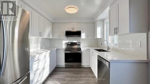 7 Beckett Avenue, East Gwillimbury, ON - Indoor Photo Showing Kitchen With Stainless Steel Kitchen With Upgraded Kitchen