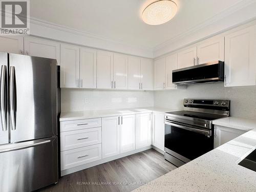 7 Beckett Avenue, East Gwillimbury, ON - Indoor Photo Showing Kitchen With Stainless Steel Kitchen