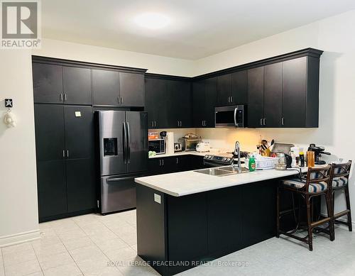 36 Baleberry Crescent, East Gwillimbury, ON - Indoor Photo Showing Kitchen With Double Sink With Upgraded Kitchen