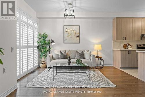 72 Tundra Road, Caledon, ON - Indoor Photo Showing Living Room