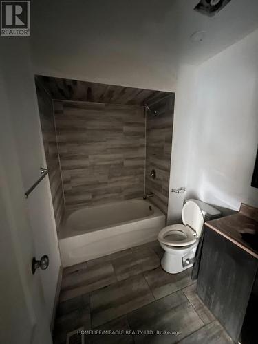 38 Hockley Path, Brampton, ON - Indoor Photo Showing Bathroom