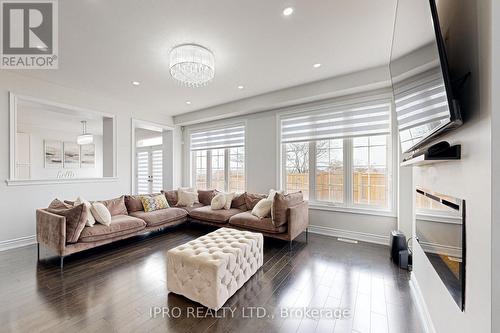 4 Brigham Avenue, Hamilton, ON - Indoor Photo Showing Living Room