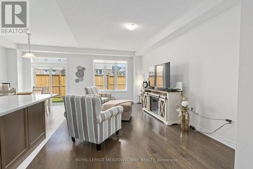 116 Mutrie Boulevard, Guelph/Eramosa, ON - Indoor Photo Showing Living Room