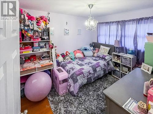 Upper - 9 Grenadier Drive, Hamilton, ON - Indoor Photo Showing Bedroom