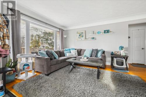 Upper - 9 Grenadier Drive, Hamilton, ON - Indoor Photo Showing Living Room