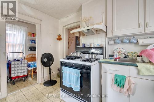 34 Sherman Avenue S, Hamilton, ON - Indoor Photo Showing Kitchen