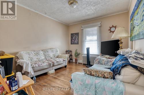 34 Sherman Avenue S, Hamilton, ON - Indoor Photo Showing Living Room