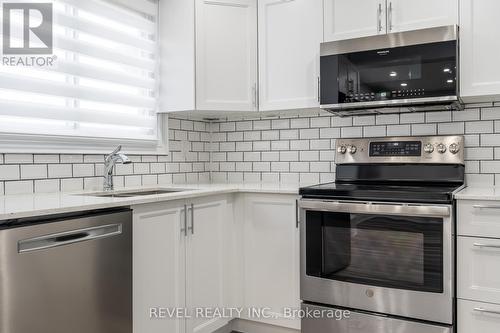 34 Sherman Avenue S, Hamilton, ON - Indoor Photo Showing Kitchen With Upgraded Kitchen