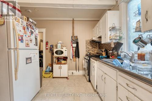 34 Sherman Avenue S, Hamilton, ON - Indoor Photo Showing Kitchen