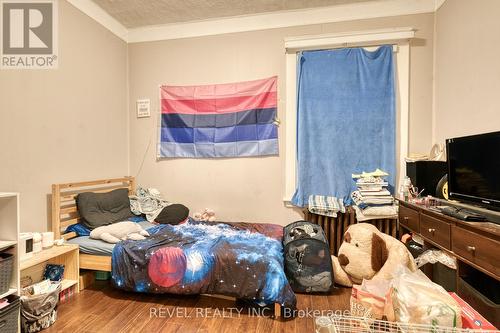 34 Sherman Avenue S, Hamilton, ON - Indoor Photo Showing Bedroom