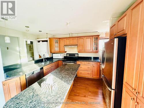 795 Barton Street, Hamilton, ON - Indoor Photo Showing Kitchen With Double Sink