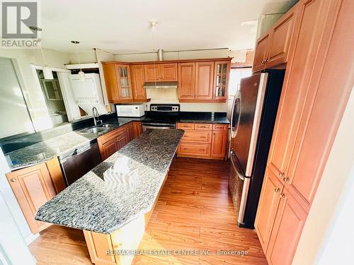 795 Barton Street, Hamilton, ON - Indoor Photo Showing Kitchen With Double Sink