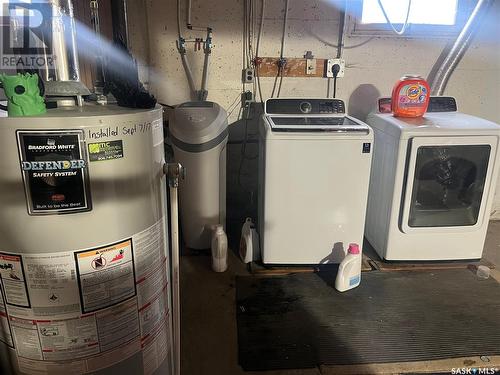 300 1St Avenue, Gerald, SK - Indoor Photo Showing Laundry Room