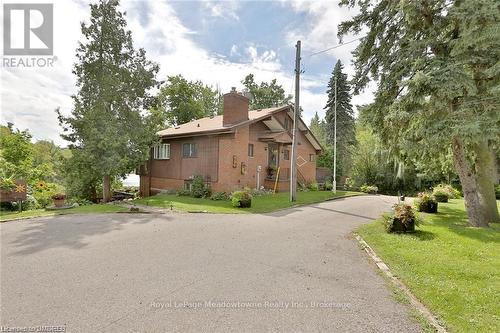 225/269 Campbell Avenue E, Milton (Campbellville), ON - Outdoor