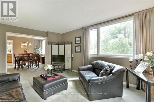 225/269 Campbell Avenue E, Milton (Campbellville), ON - Indoor Photo Showing Living Room