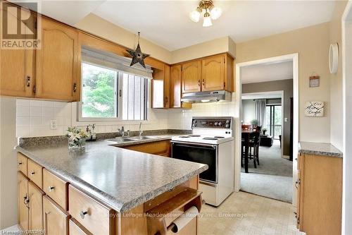 225/269 Campbell Avenue E, Milton (Campbellville), ON - Indoor Photo Showing Kitchen With Double Sink