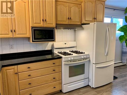 3373 Errington, Chelmsford, ON - Indoor Photo Showing Kitchen