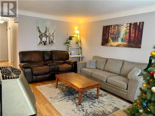 3373 Errington, Chelmsford, ON - Indoor Photo Showing Living Room