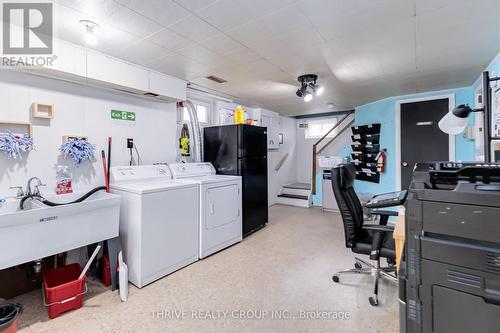 1215 Michael Street, London, ON - Indoor Photo Showing Laundry Room